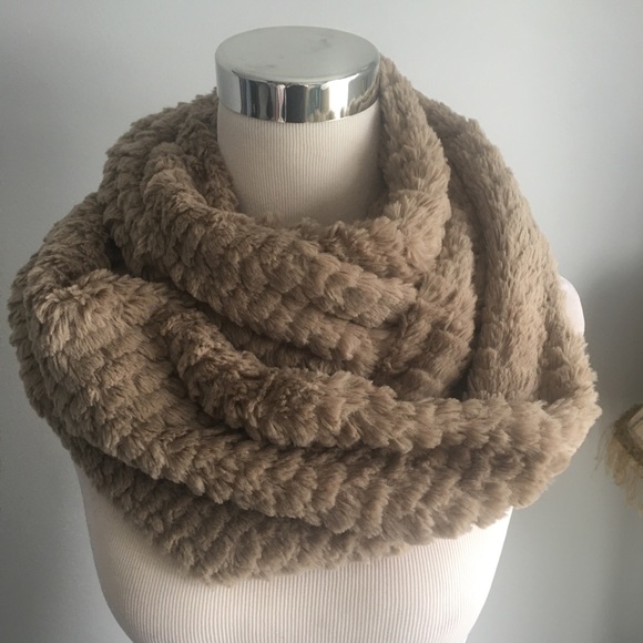 Infinity Scarf Beige RED Saks Fifth Ave Faux Fur - Picture 1 of 5